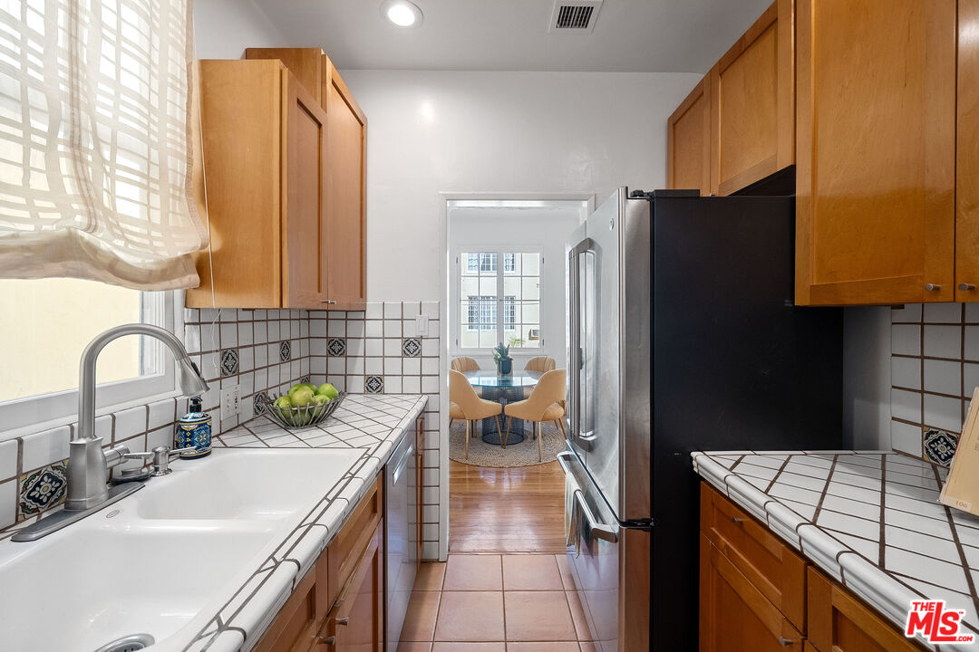 1345 N Hayworth Ave Unit: 209
