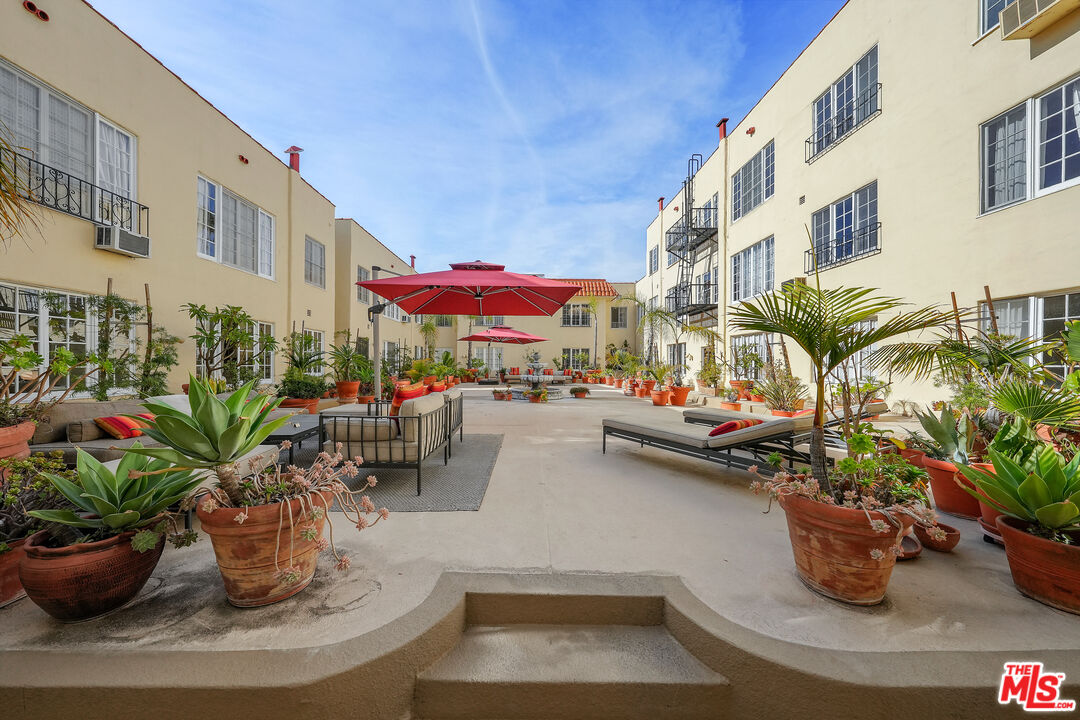 1345 N Hayworth Ave Unit: 209