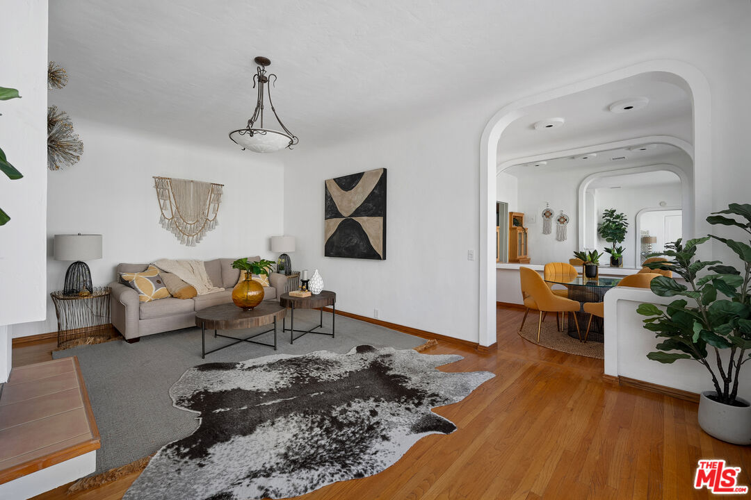 1345 N Hayworth Ave Unit: 209