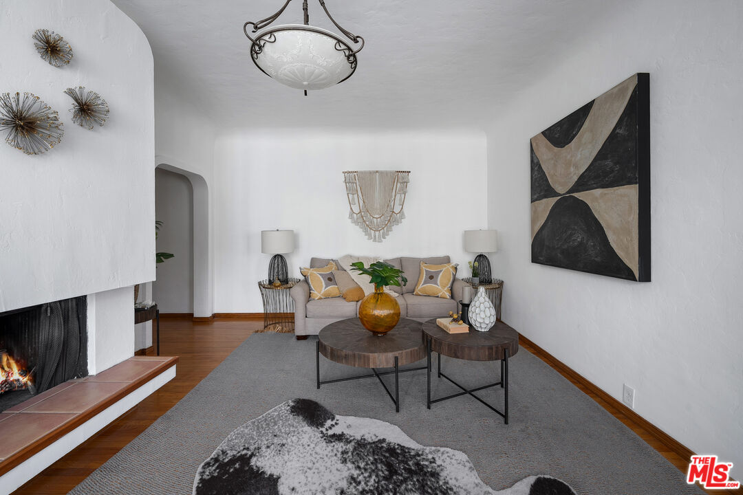 1345 N Hayworth Ave Unit: 209