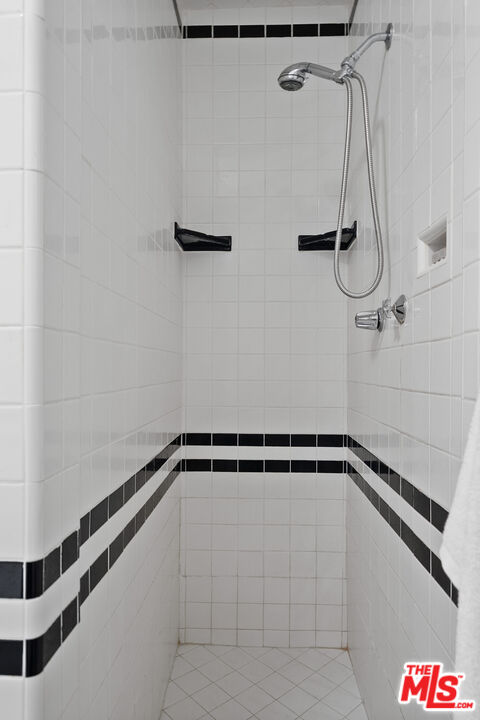 1345 N Hayworth Ave Unit: 209