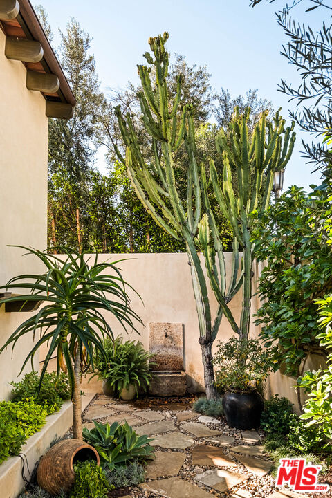 7020 La Presa Dr