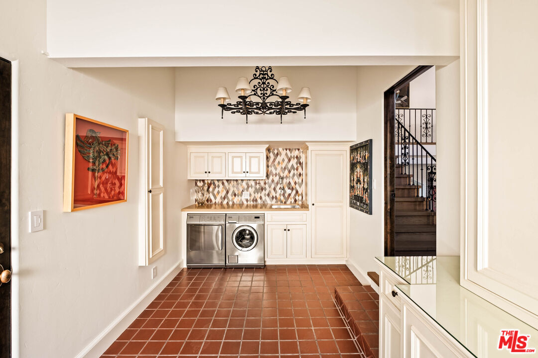 7020 La Presa Dr