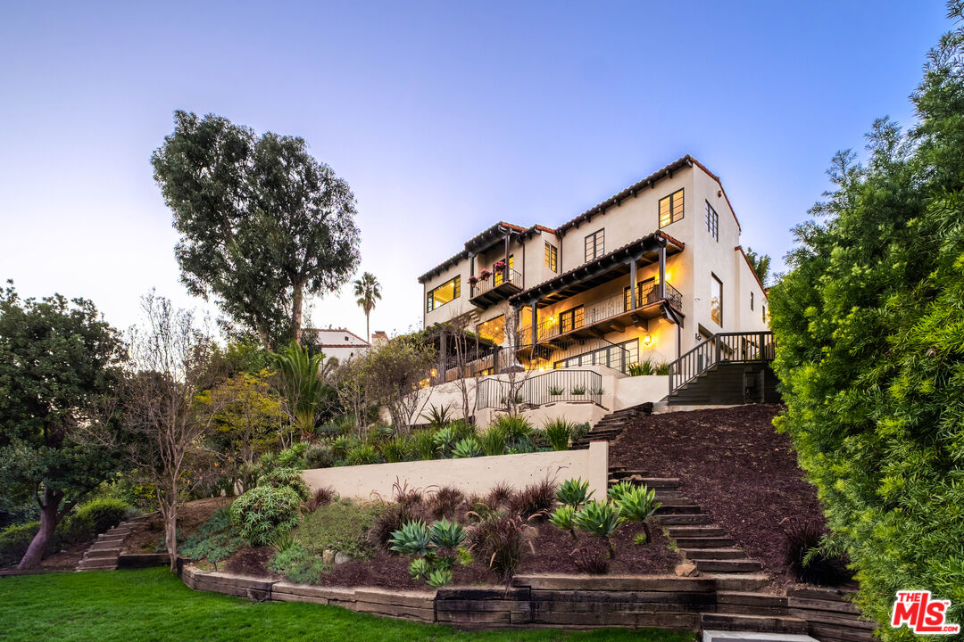 7020 La Presa Dr