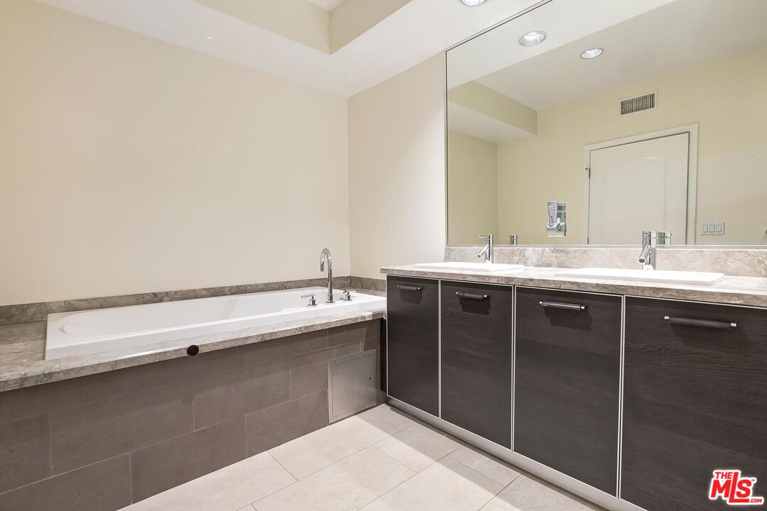 1257 Brockton Ave Unit: 302