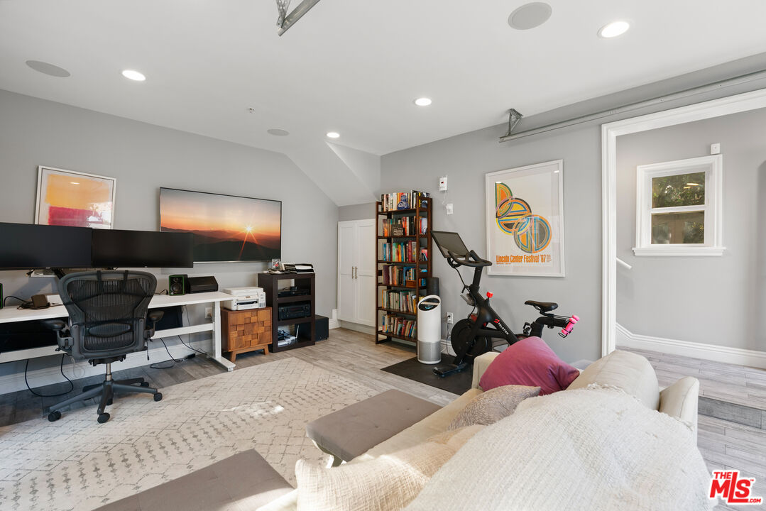 1551 S Ogden Dr
