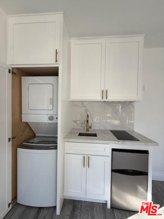 1551 S Ogden Dr