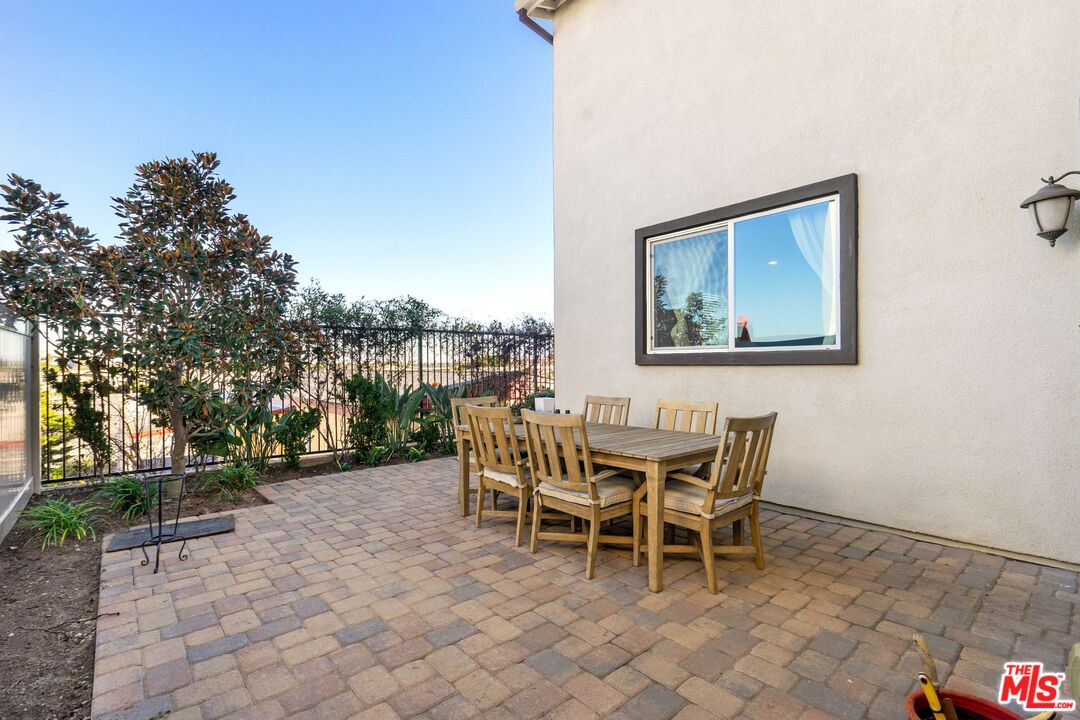 1203 Beach Ln