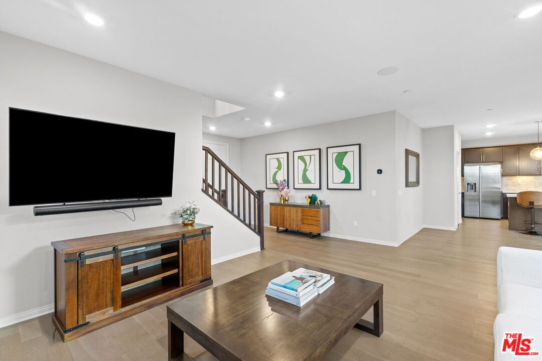 1203 Beach Ln