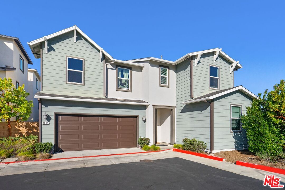 1203 Beach Ln