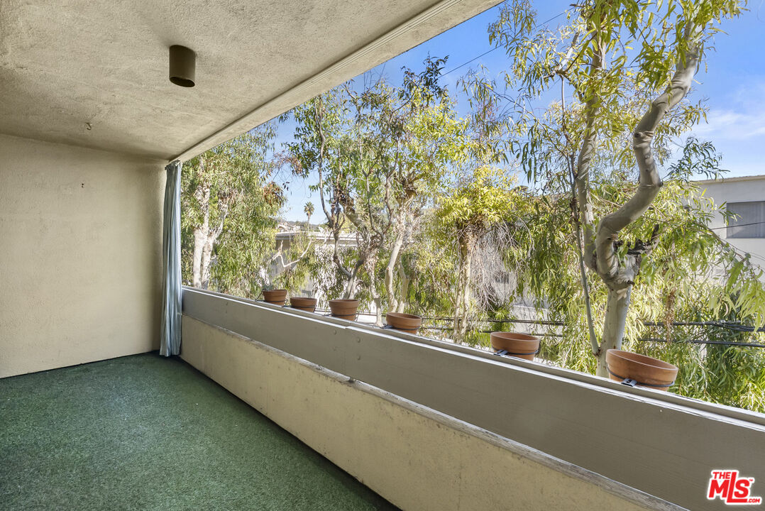 740 N Kings Rd Unit: 212