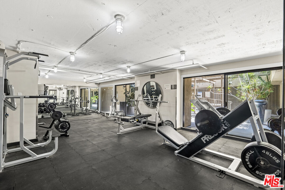 740 N Kings Rd Unit: 212