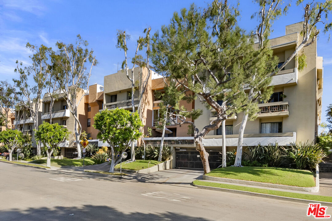 740 N Kings Rd Unit: 212