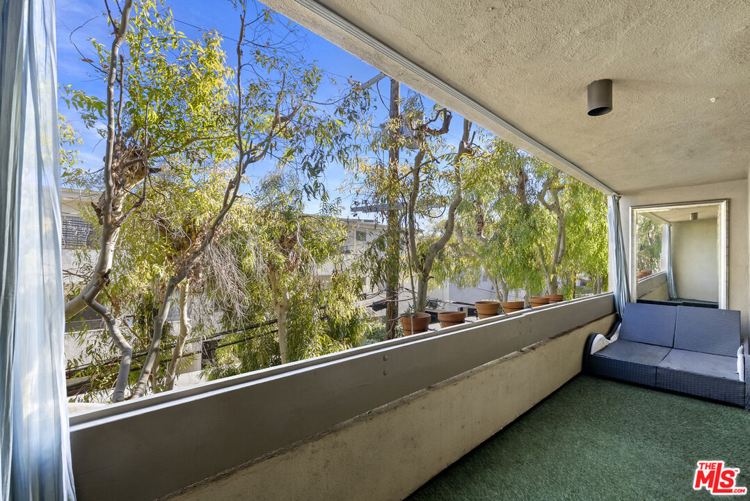 740 N Kings Rd Unit: 212