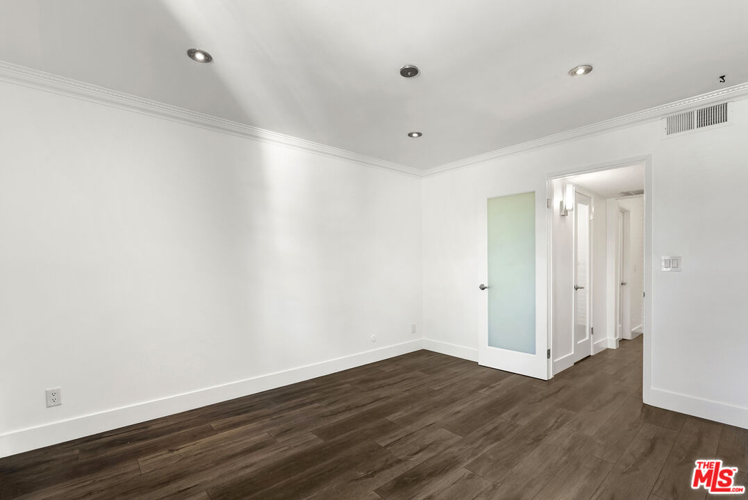 740 N Kings Rd Unit: 212
