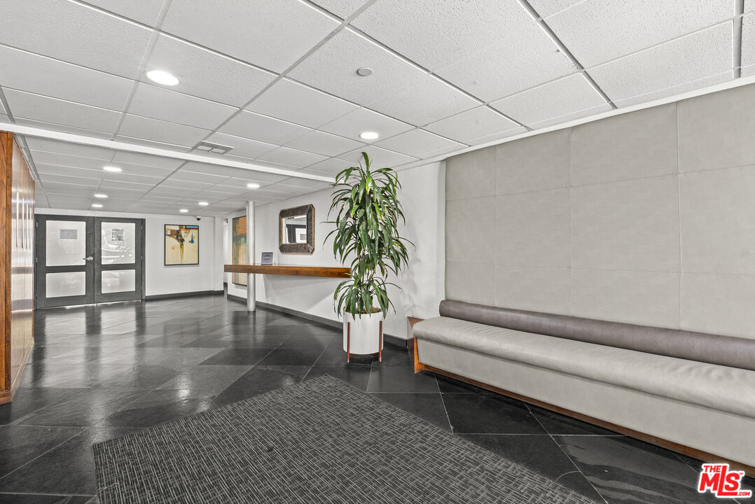 740 N Kings Rd Unit: 212