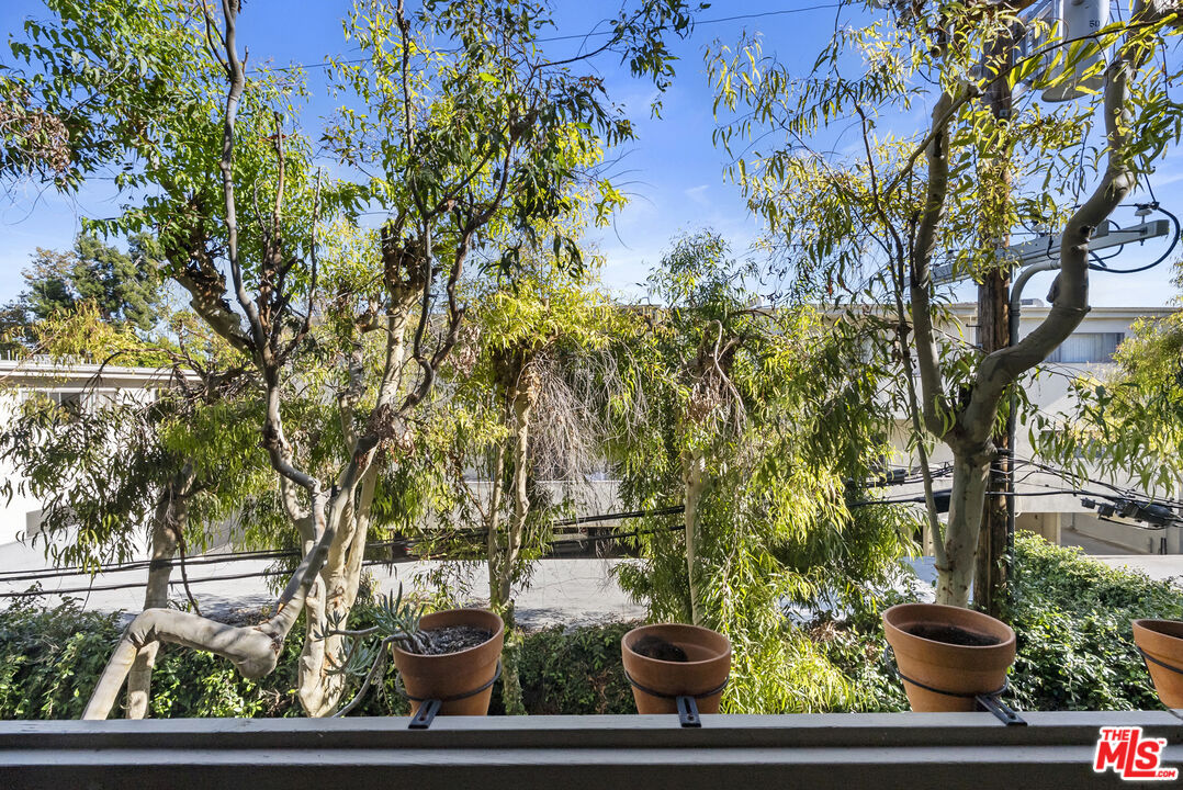 740 N Kings Rd Unit: 212