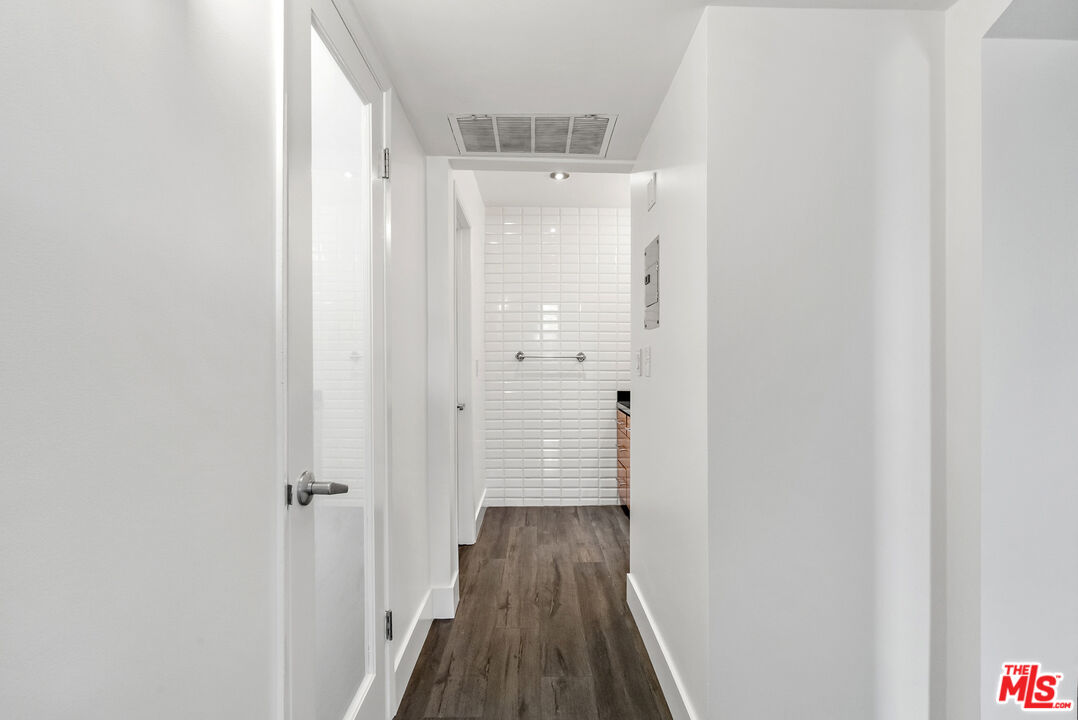 740 N Kings Rd Unit: 212