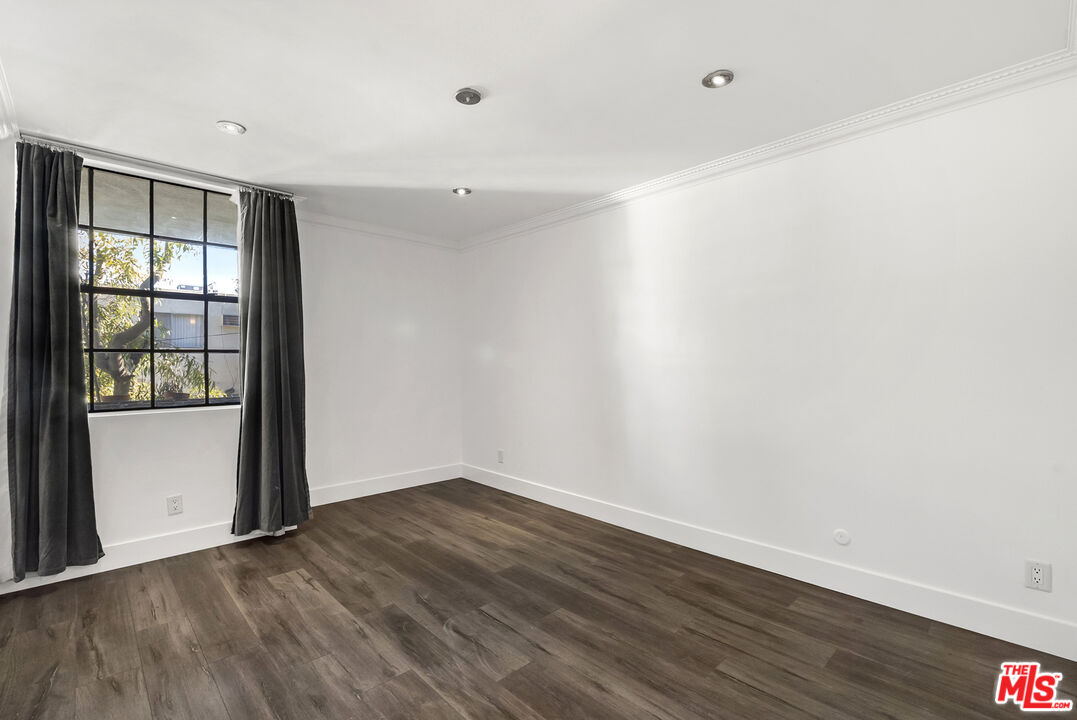 740 N Kings Rd Unit: 212