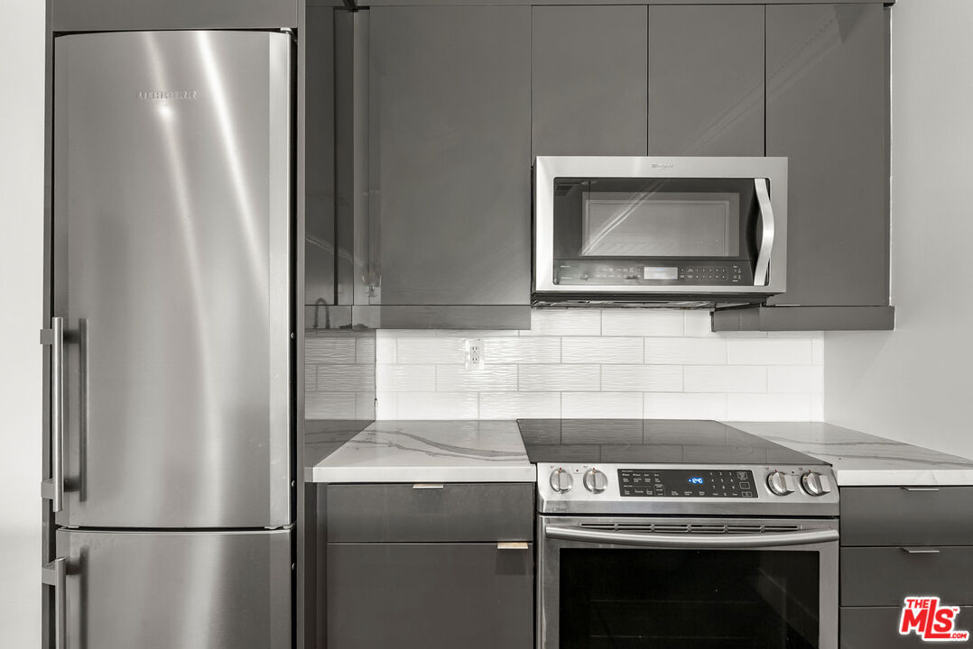 740 N Kings Rd Unit: 212