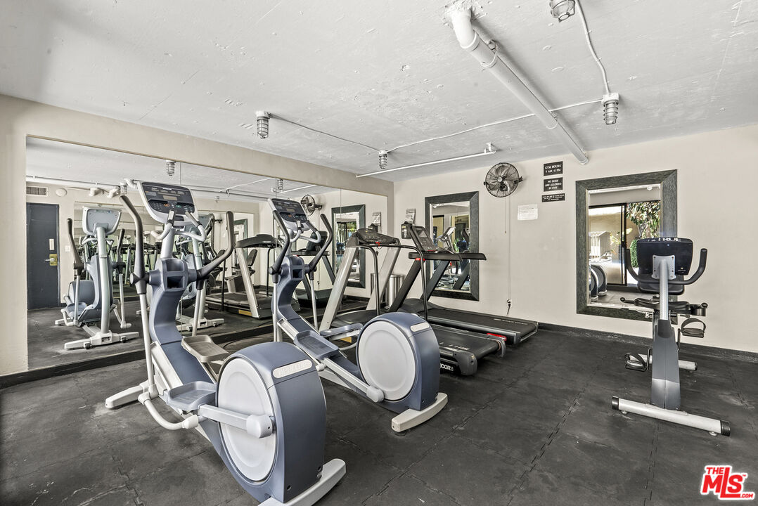 740 N Kings Rd Unit: 212