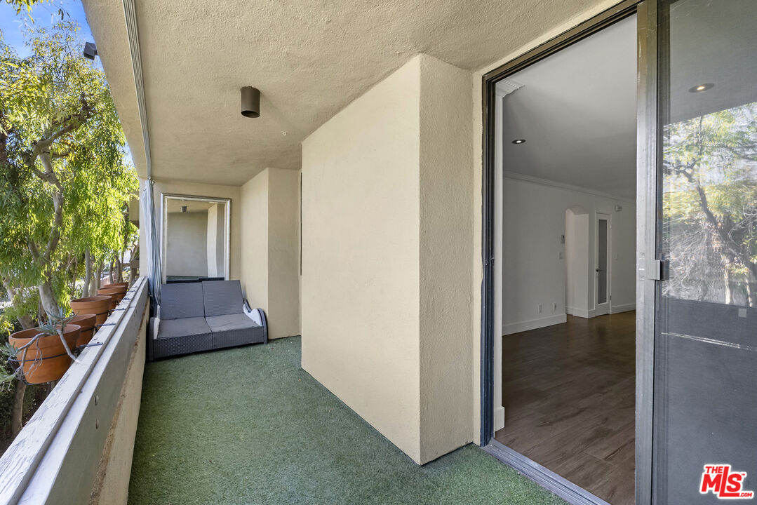 740 N Kings Rd Unit: 212