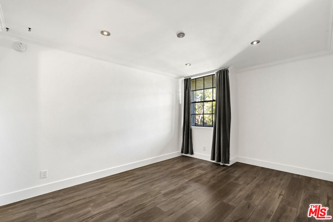 740 N Kings Rd Unit: 212