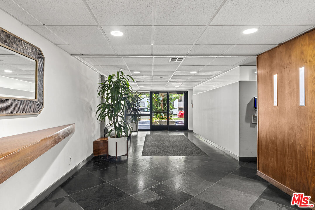 740 N Kings Rd Unit: 212