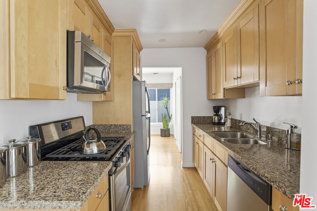 733 Westmount Dr