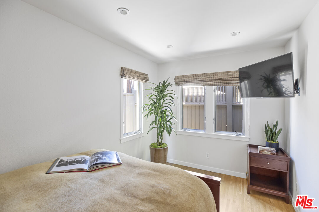733 Westmount Dr