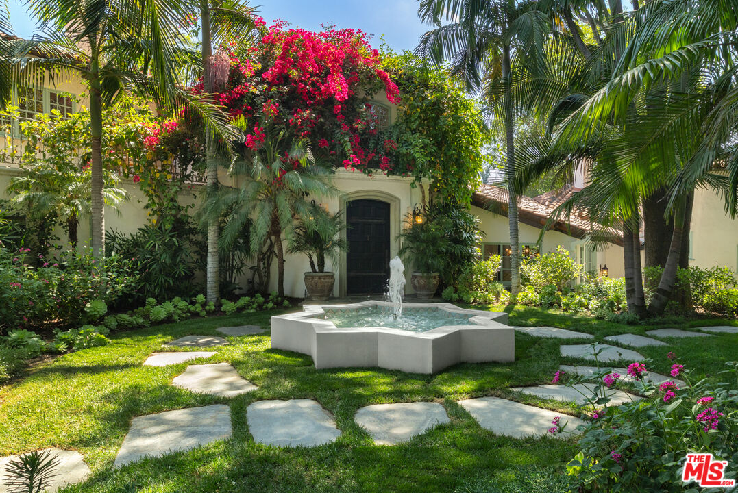 2809 Nichols Canyon Rd