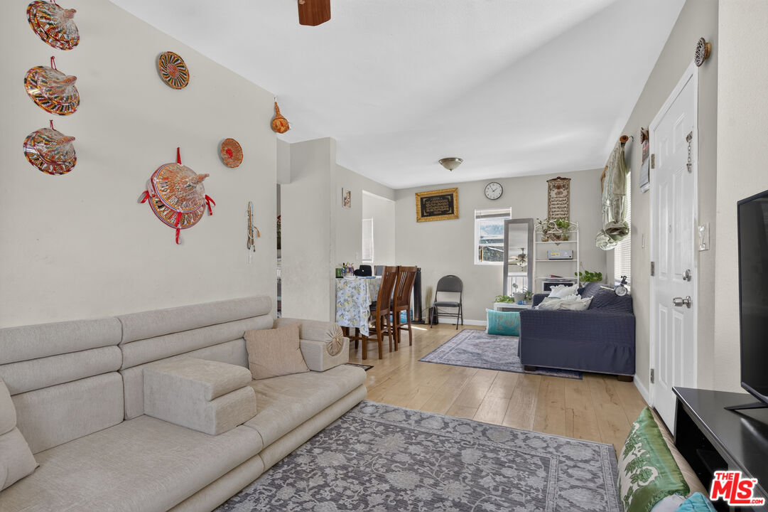 1308 W 53rd St