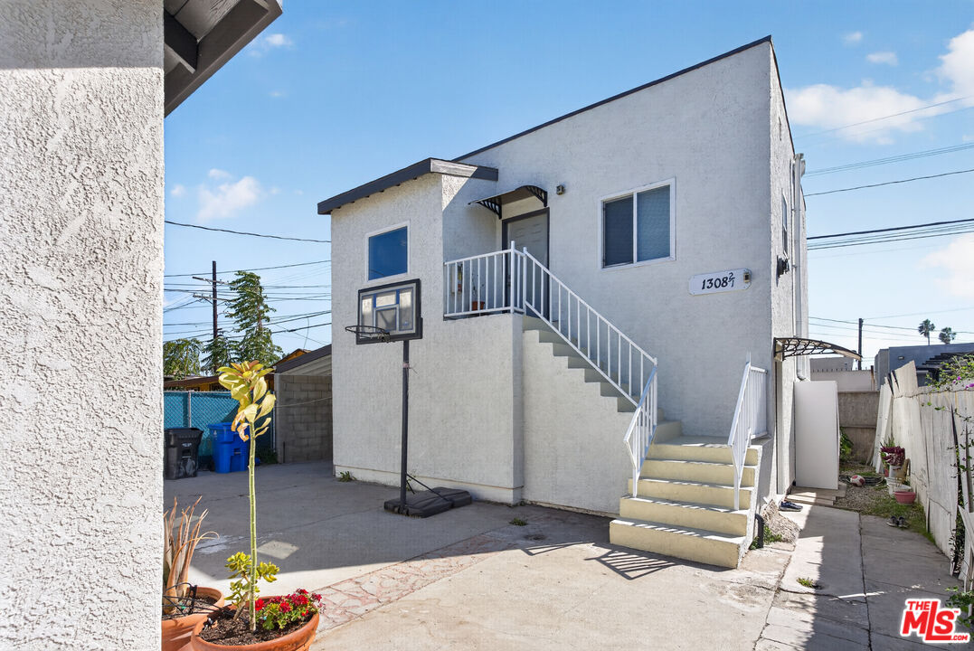 1308 W 53rd St