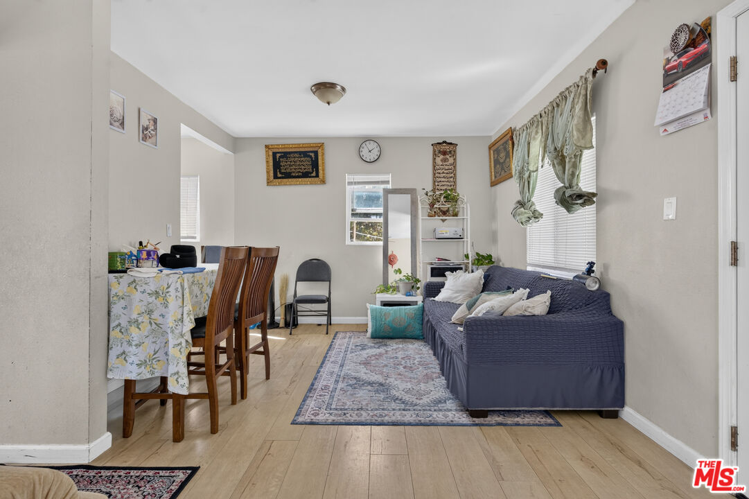 1308 W 53rd St