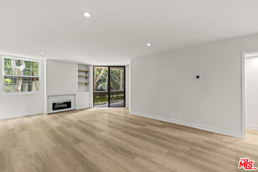 750 N Kings Rd Unit: 111