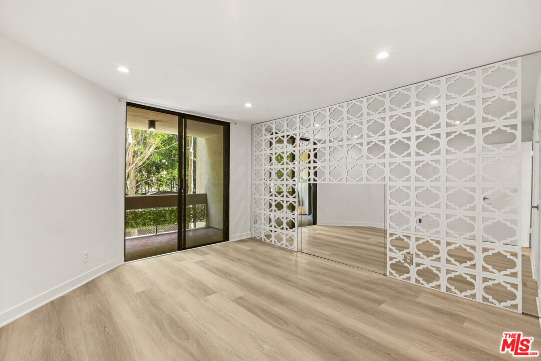 750 N Kings Rd Unit: 111