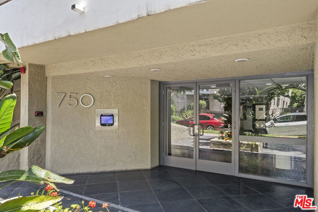 750 N Kings Rd Unit: 111