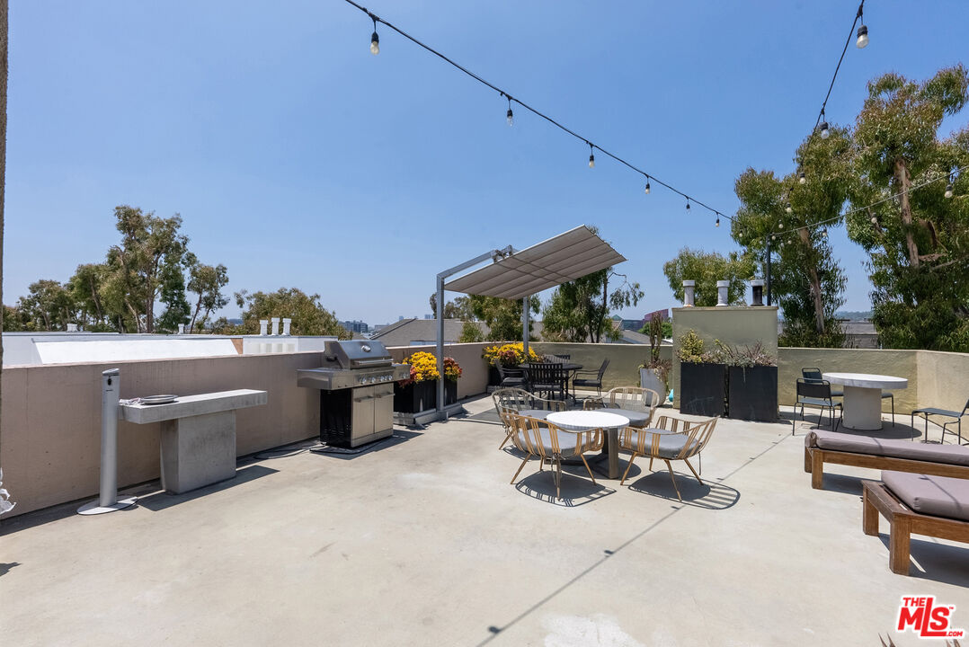 750 N Kings Rd Unit: 111