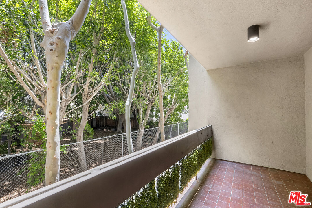 750 N Kings Rd Unit: 111