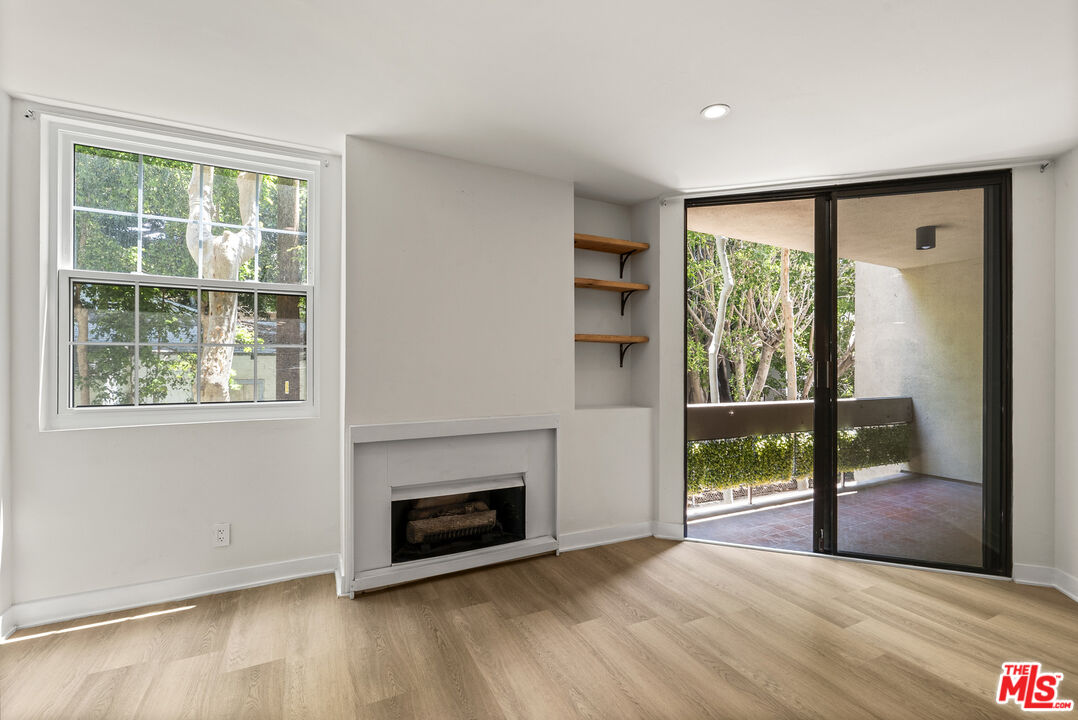 750 N Kings Rd Unit: 111