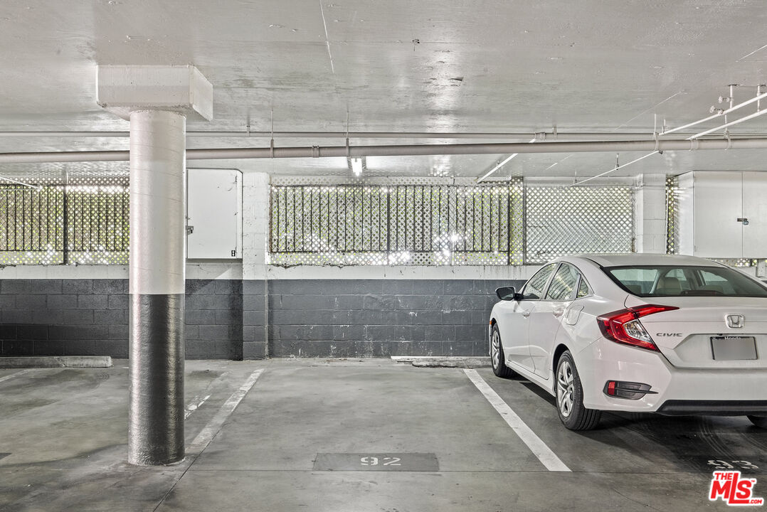 750 N Kings Rd Unit: 111