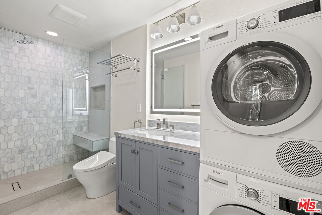 750 N Kings Rd Unit: 111