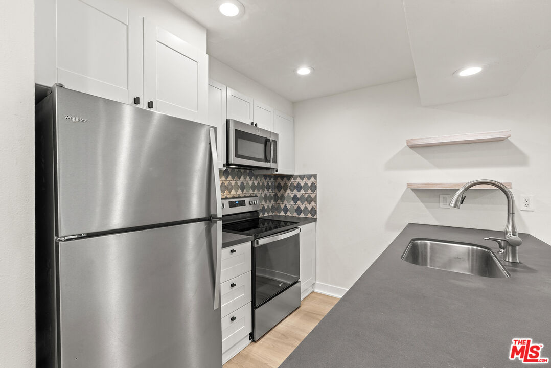 750 N Kings Rd Unit: 111