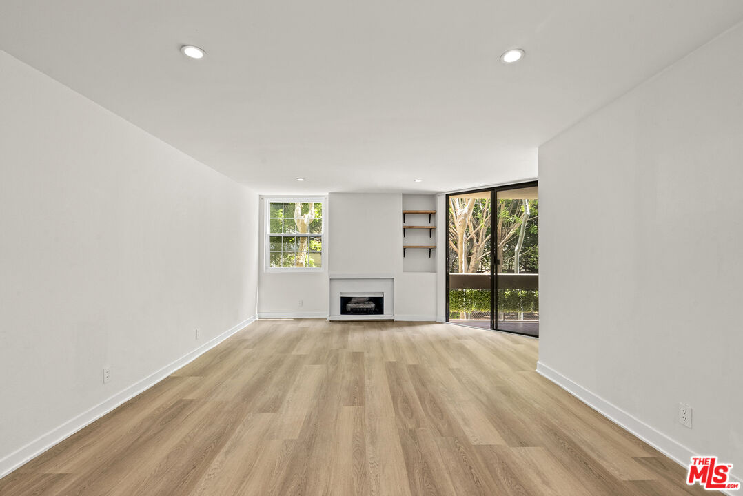 750 N Kings Rd Unit: 111