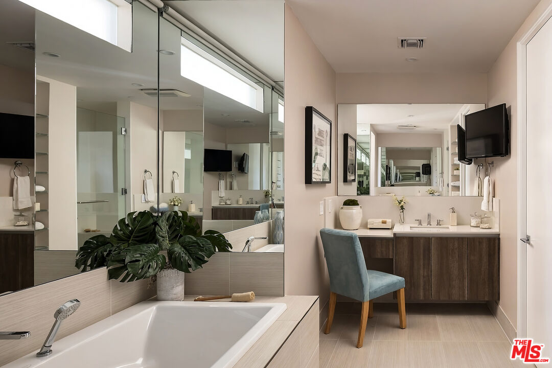 450 N Palm Dr Unit: 507