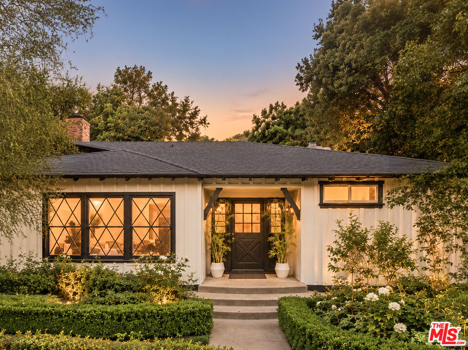 3440 Mandeville Canyon Rd