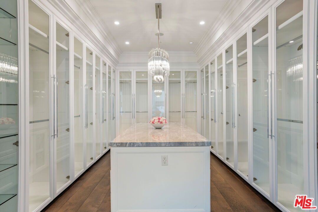 1630 Amalfi Dr