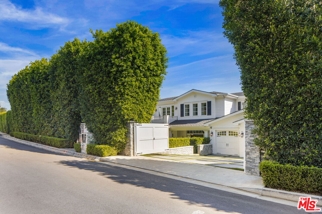 1630 Amalfi Dr