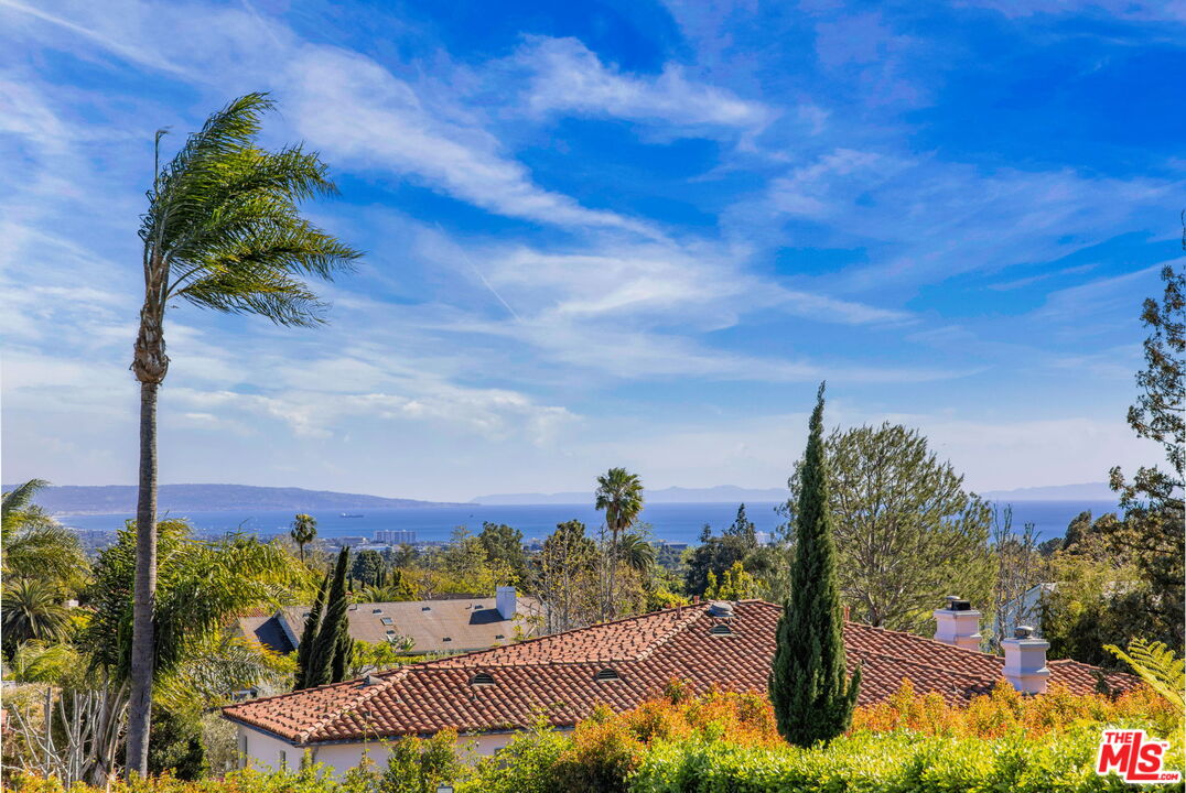 1630 Amalfi Dr