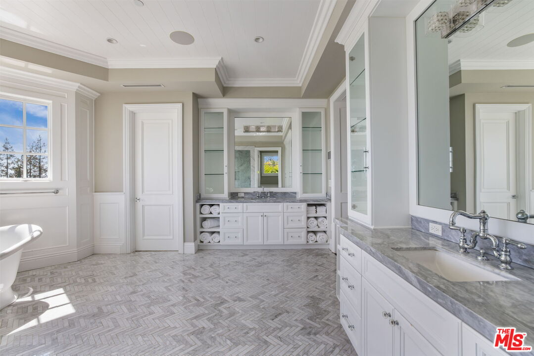 1630 Amalfi Dr